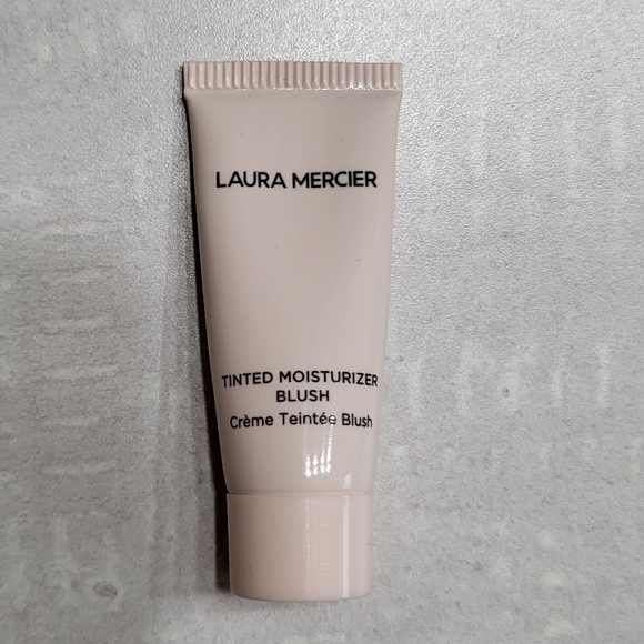 Skincare/Makeup bag! Urban Decay, Laura Mercier, Juice Beauty, Mac - Picture 6 of 10